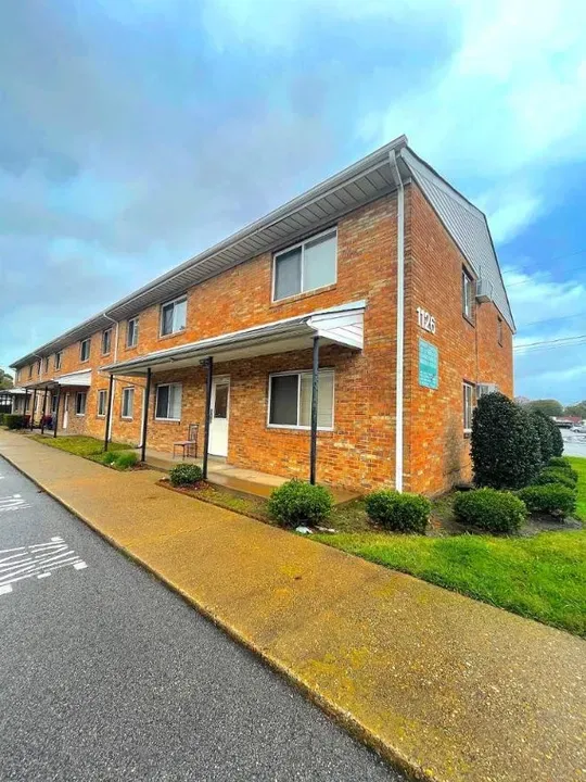 2 Bed 1 Bath Contemporary High-Rise Condo in Chesapeake, VA