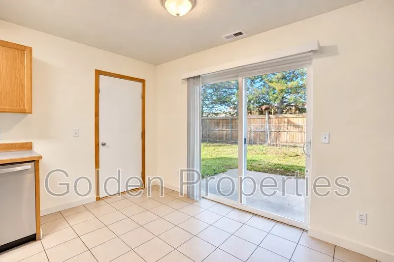 2 Bed 1 Bath Contemporary High-Rise Condo in Coeur d Alene, ID - 4