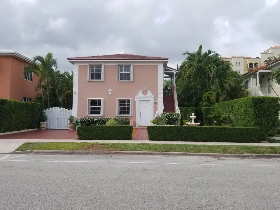 2 Bed 1 Bath Contemporary High-Rise Condo in Coral Gables, FL - 1
