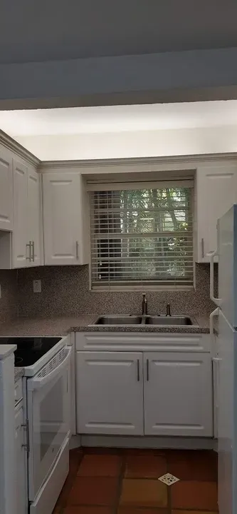 2 Bed 1 Bath Contemporary High-Rise Condo in Coral Gables, FL - 5