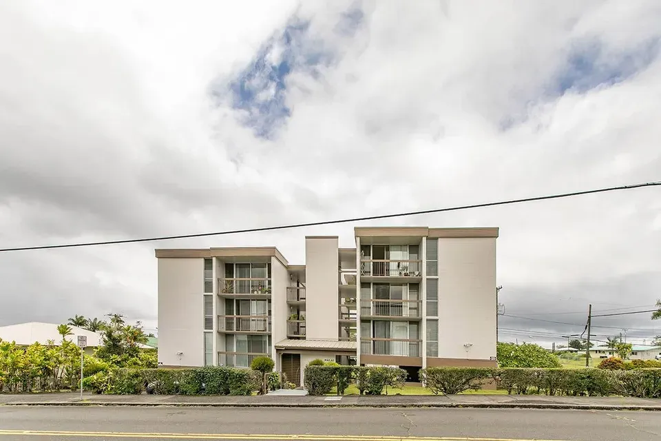 2 Bed 1 Bath Contemporary High-Rise Condo in Hilo, HI