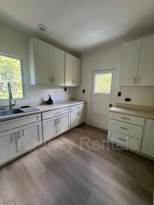 2 Bed 1 Bath Contemporary High-Rise Condo in Honolulu, HI - 3