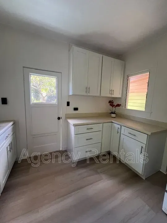 2 Bed 1 Bath Contemporary High-Rise Condo in Honolulu, HI - 4
