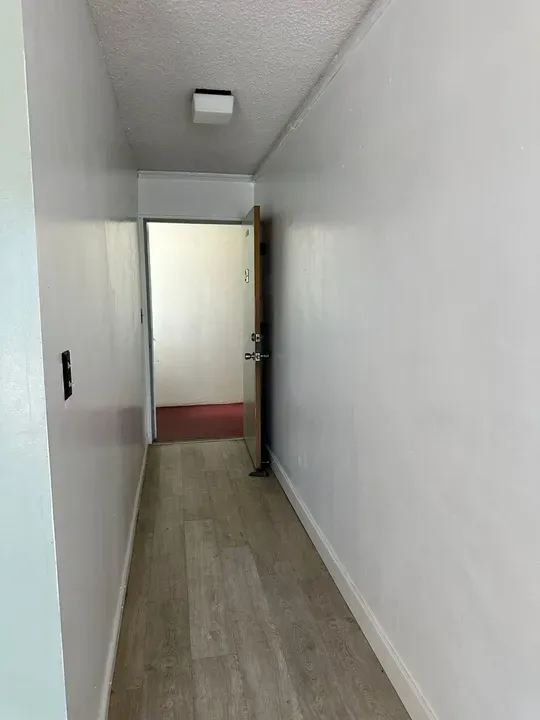 2 Bed 1 Bath Contemporary High-Rise Condo in Honolulu, HI - 3