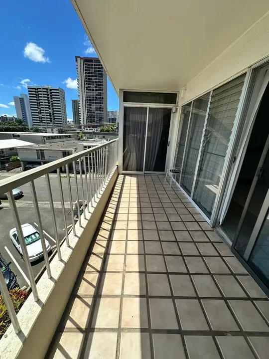 2 Bed 1 Bath Contemporary High-Rise Condo in Honolulu, HI - 4