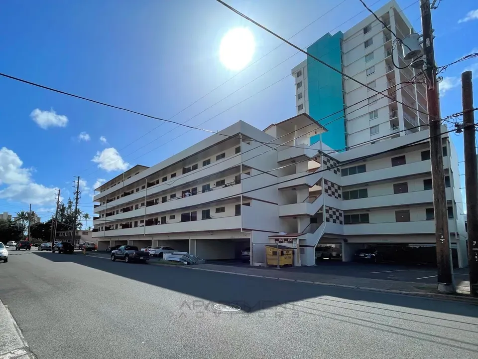 2 Bed 1 Bath Contemporary High-Rise Condo in Honolulu, HI - 2