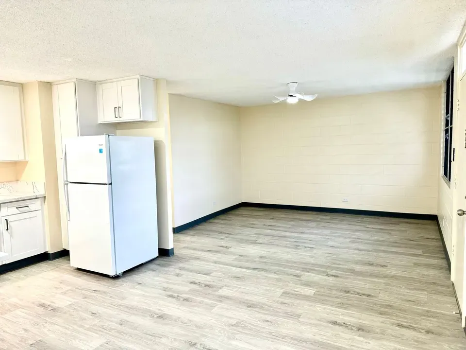 2 Bed 1 Bath Contemporary High-Rise Condo in Honolulu, HI - 3