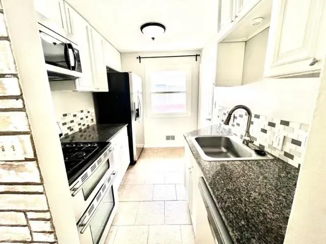 2 Bed 1 Bath Contemporary High-Rise Condo in Kansas City, KS - 3