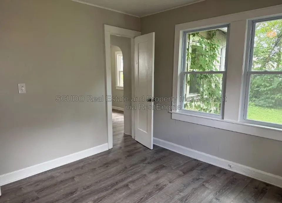2 Bed 1 Bath Contemporary High-Rise Condo in Kansas City, KS - 4