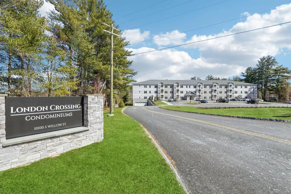 2 Bed 1 Bath Contemporary High-Rise Condo in Manchester, NH