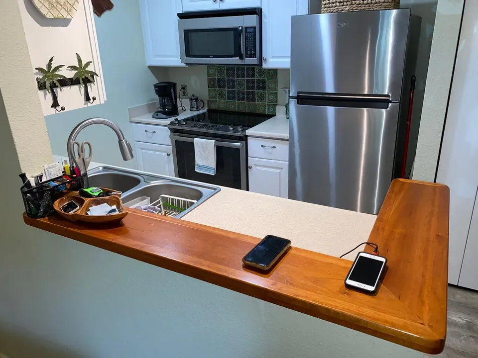 2 Bed 1 Bath Contemporary High-Rise Condo in Maui, HI - 2
