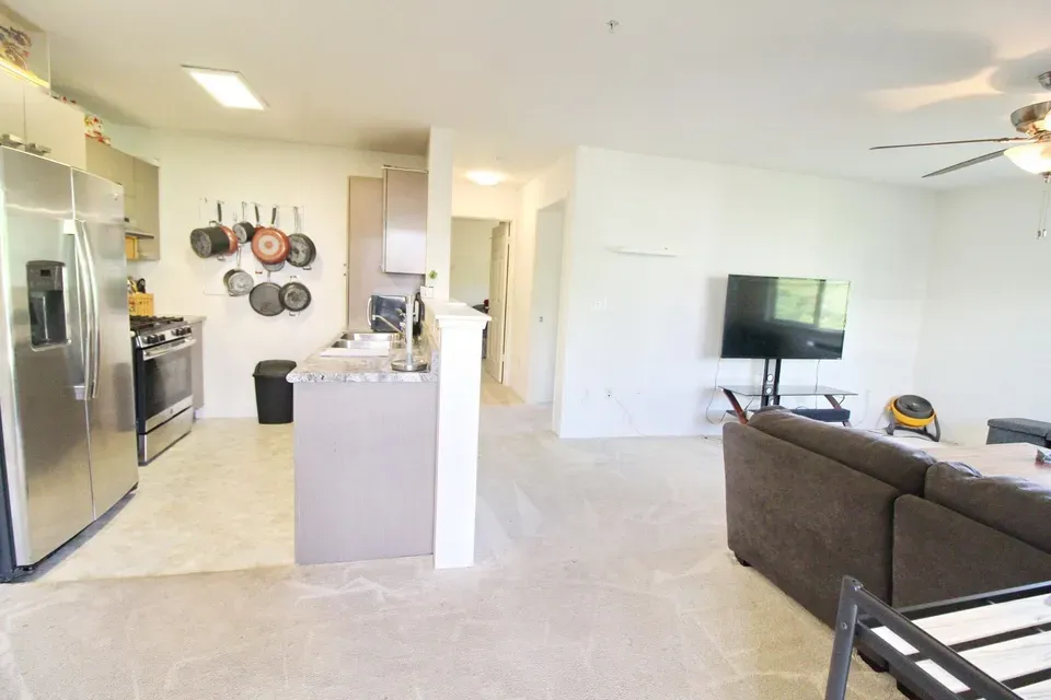 2 Bed 1 Bath Contemporary High-Rise Condo in Maui, HI - 2