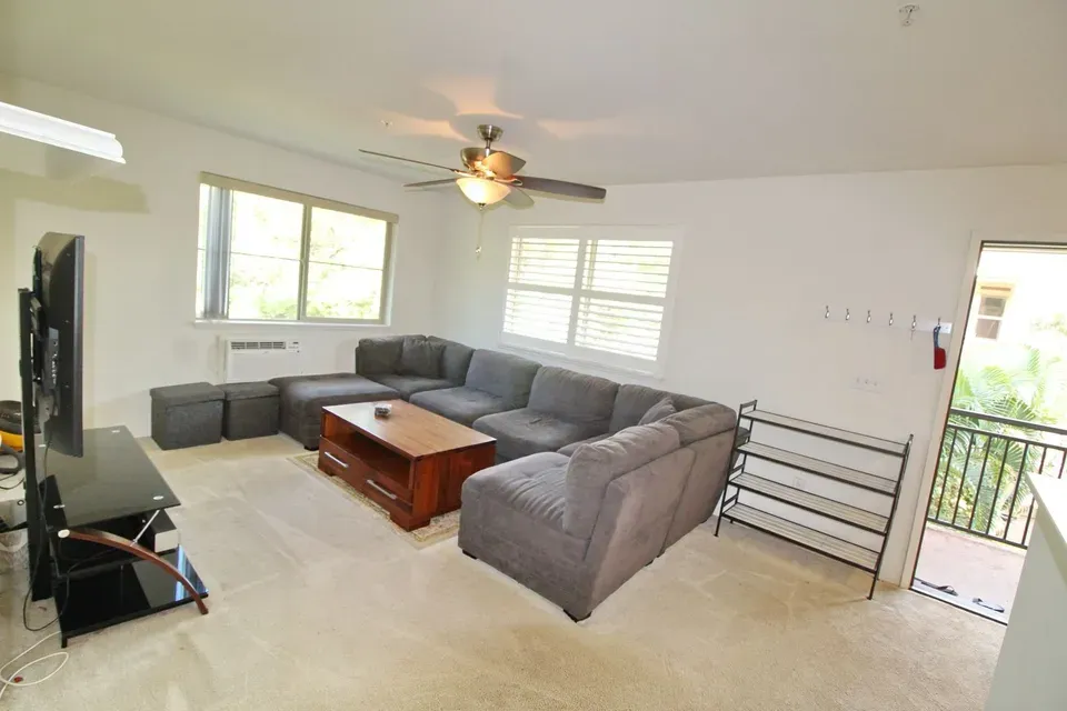 2 Bed 1 Bath Contemporary High-Rise Condo in Maui, HI - 3