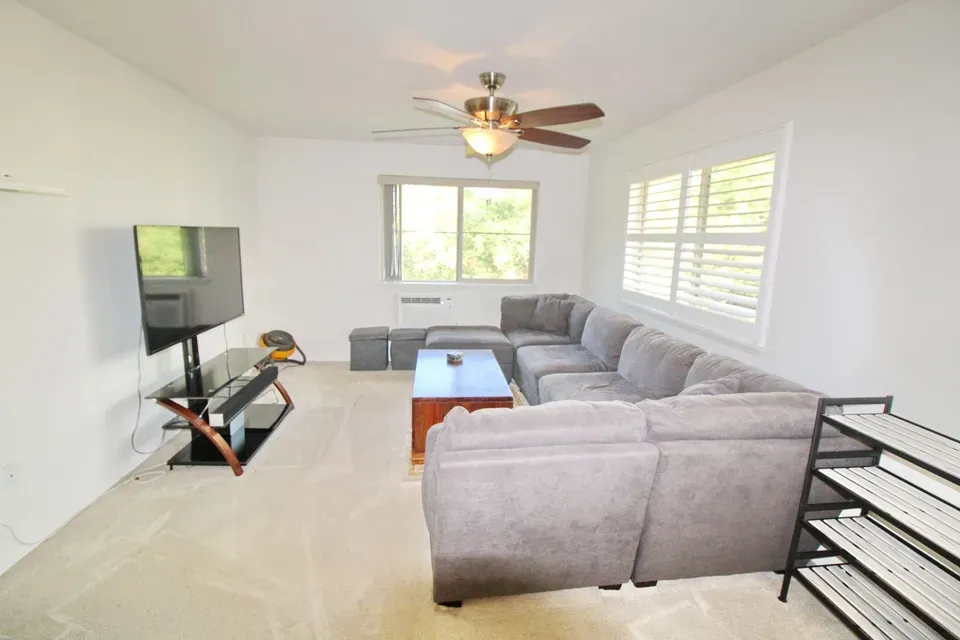 2 Bed 1 Bath Contemporary High-Rise Condo in Maui, HI - 4