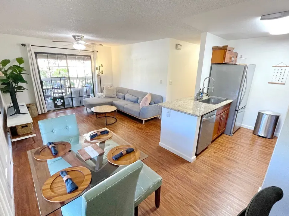 2 Bed 1 Bath Contemporary High-Rise Condo in Maui, HI
