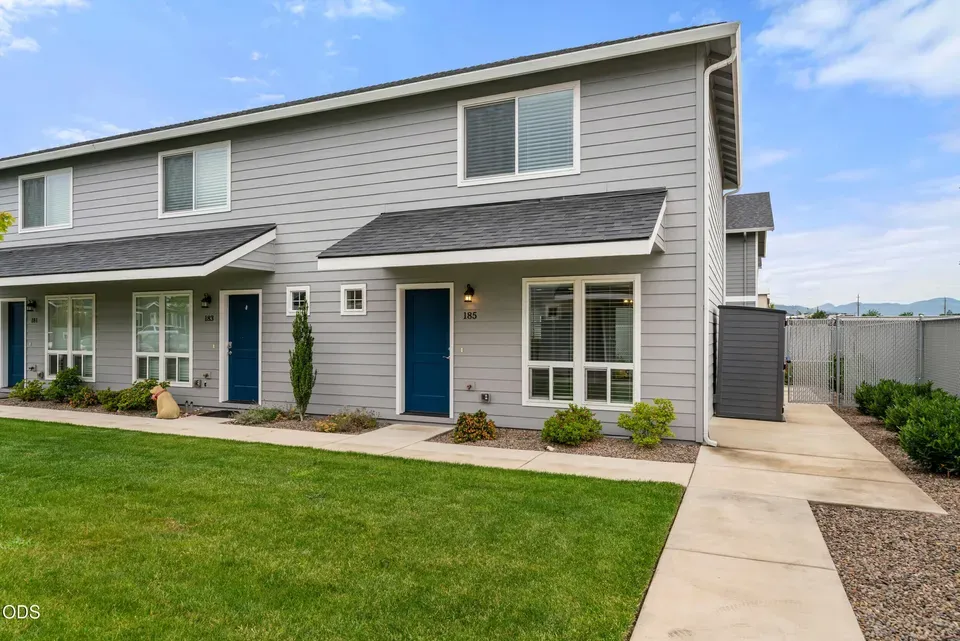 2 Bed 1 Bath Contemporary High-Rise Condo in Medford, OR - 5