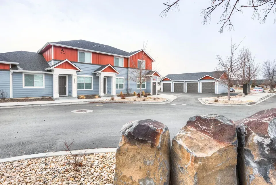2 Bed 1 Bath Contemporary High-Rise Condo in Meridian, ID - 2