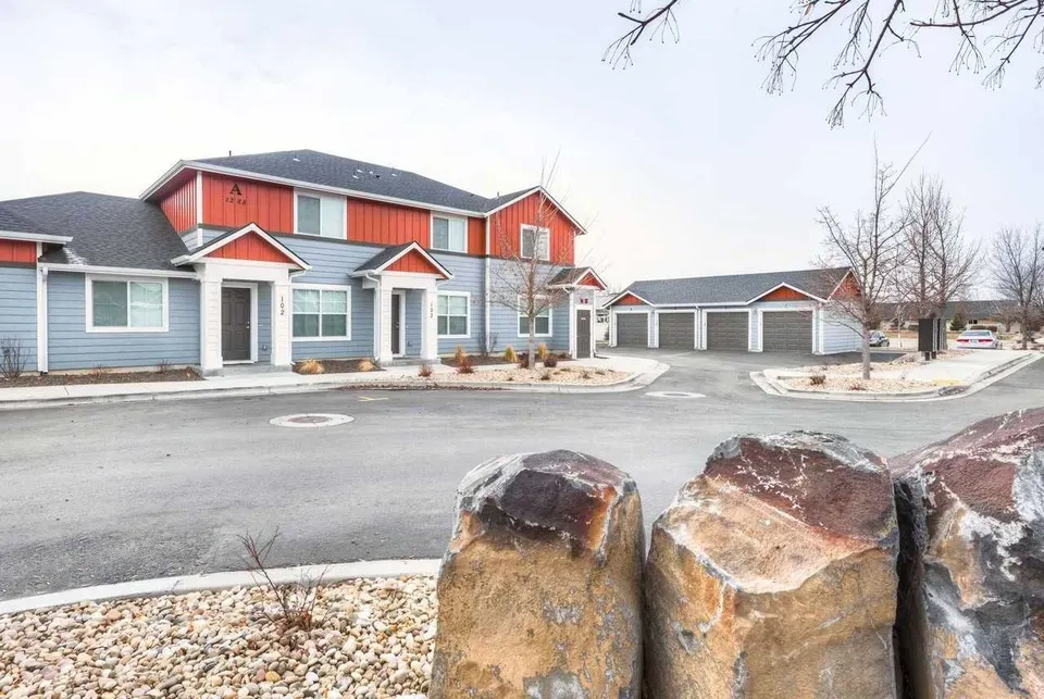 2 Bed 1 Bath Contemporary High-Rise Condo in Meridian, ID - 2