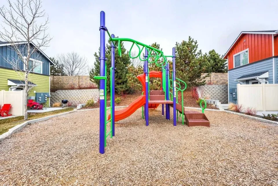 2 Bed 1 Bath Contemporary High-Rise Condo in Meridian, ID - 3