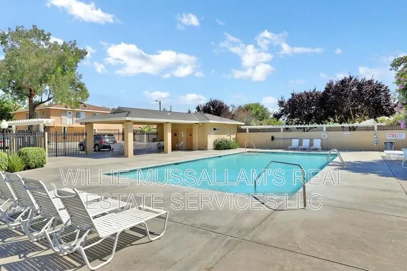 2 Bed 1 Bath Contemporary High-Rise Condo in Modesto, CA
