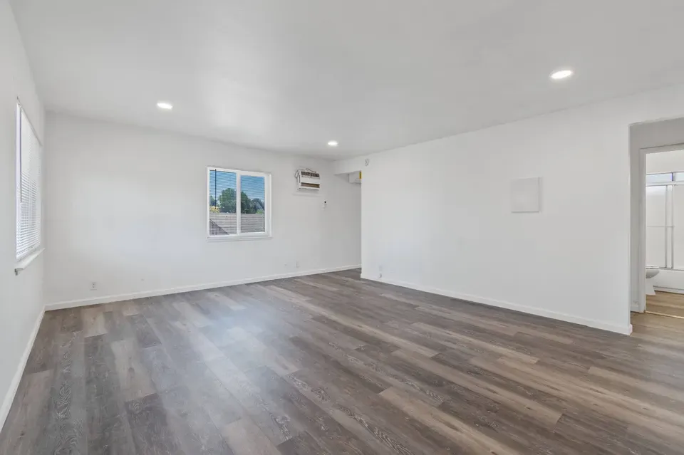 2 Bed 1 Bath Contemporary High-Rise Condo in Modesto, CA - 4
