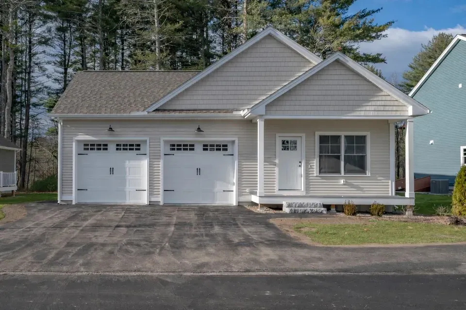 2 Bed 1 Bath Contemporary High-Rise Condo in Nashua, NH - 1