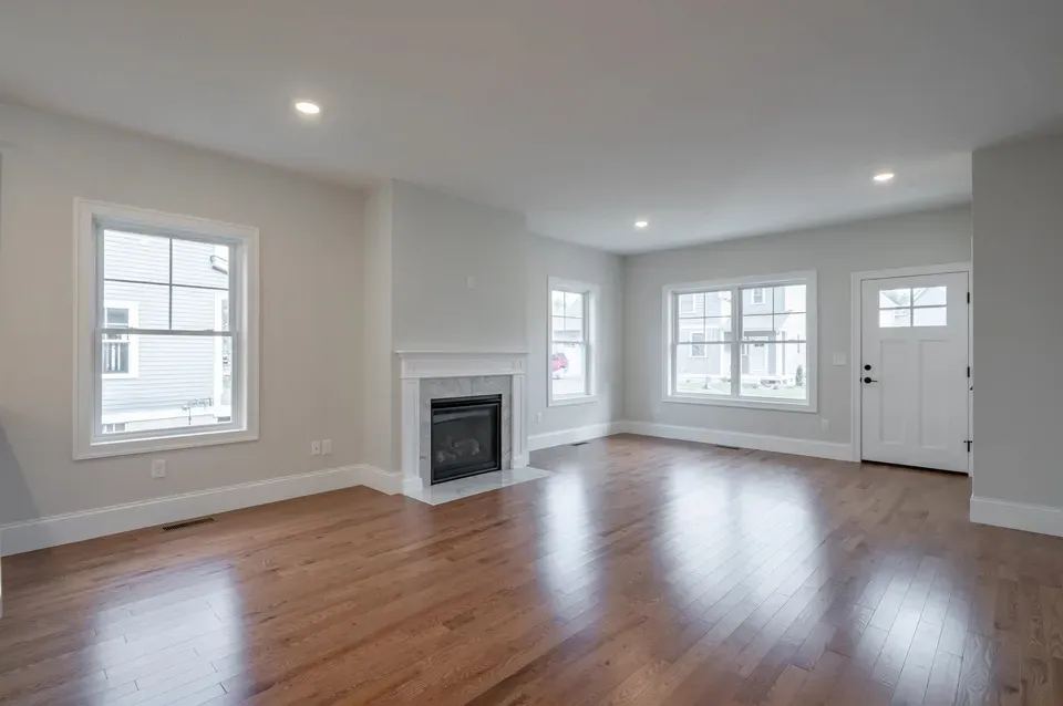 2 Bed 1 Bath Contemporary High-Rise Condo in Nashua, NH - 3