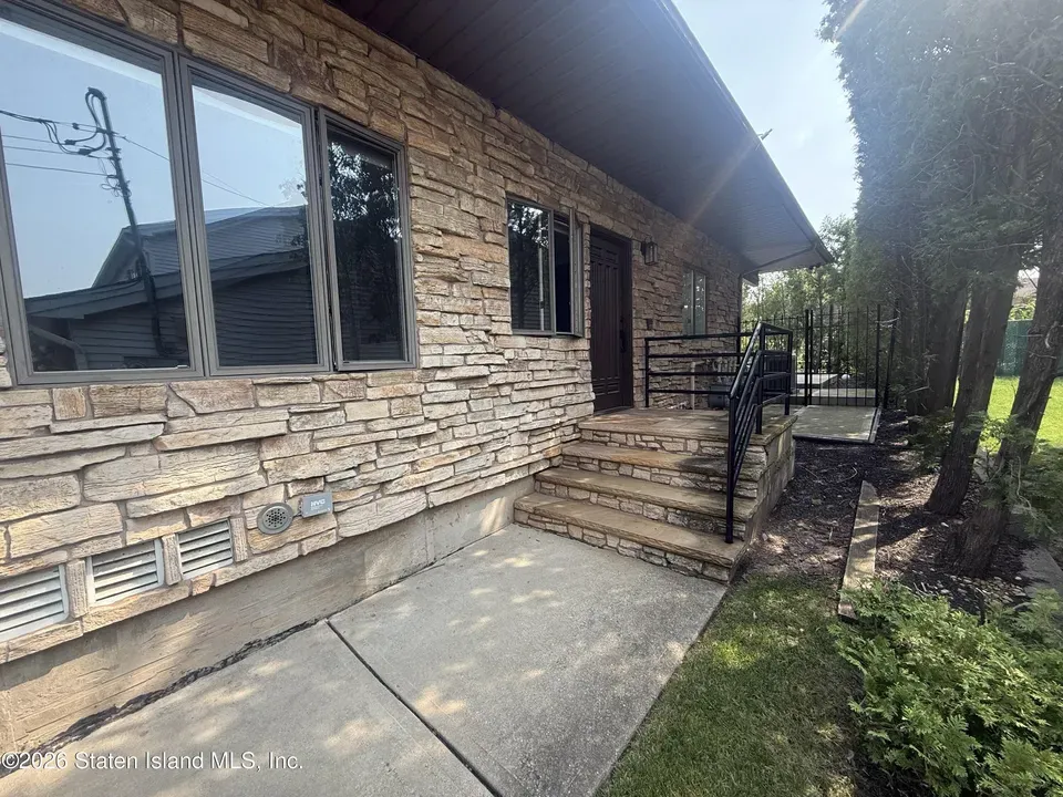 2 Bed 1 Bath Contemporary High-Rise Condo in New York, NY - 1