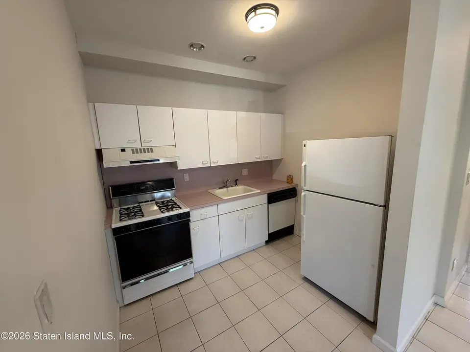 2 Bed 1 Bath Contemporary High-Rise Condo in New York, NY - 5