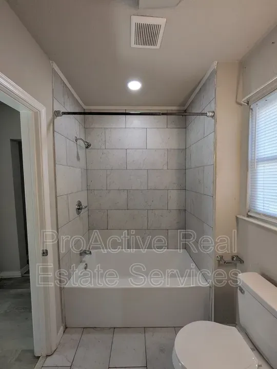 2 Bed 1 Bath Contemporary High-Rise Condo in Norfolk, VA - 5