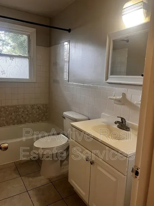 2 Bed 1 Bath Contemporary High-Rise Condo in Norfolk, VA - 3