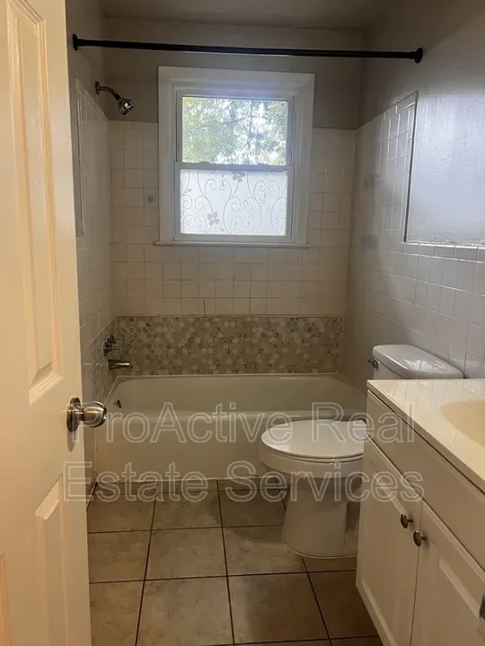 2 Bed 1 Bath Contemporary High-Rise Condo in Norfolk, VA - 4