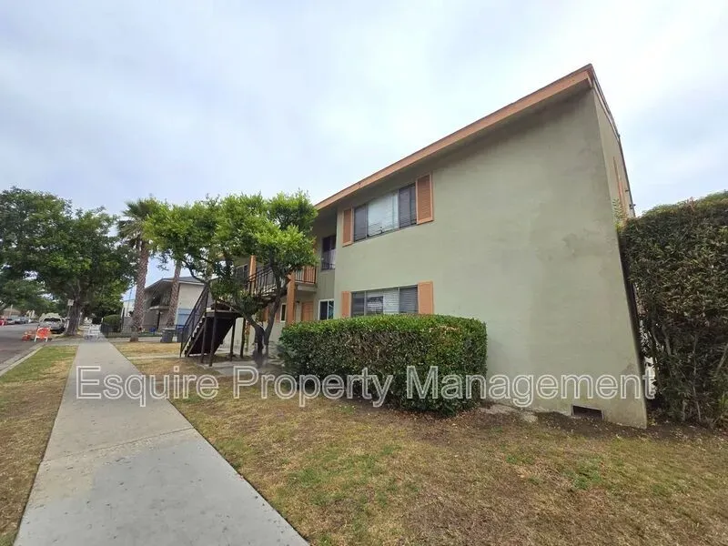 2 Bed 1 Bath Contemporary High-Rise Condo in Oxnard, CA