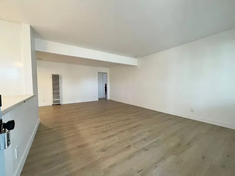 2 Bed 1 Bath Contemporary High-Rise Condo in Oxnard, CA