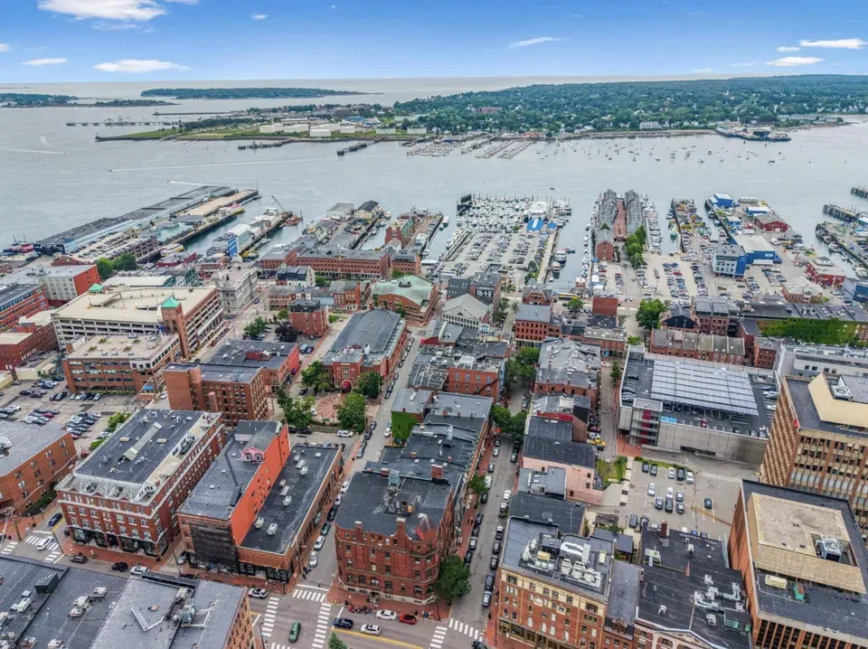 2 Bed 1 Bath Contemporary High-Rise Condo in Portland, ME - 2