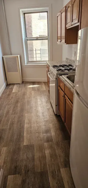 2 Bed 1 Bath Contemporary High-Rise Condo in Queens, NY - 5
