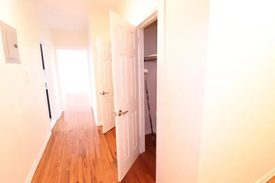 2 Bed 1 Bath Contemporary High-Rise Condo in Queens, NY - 4