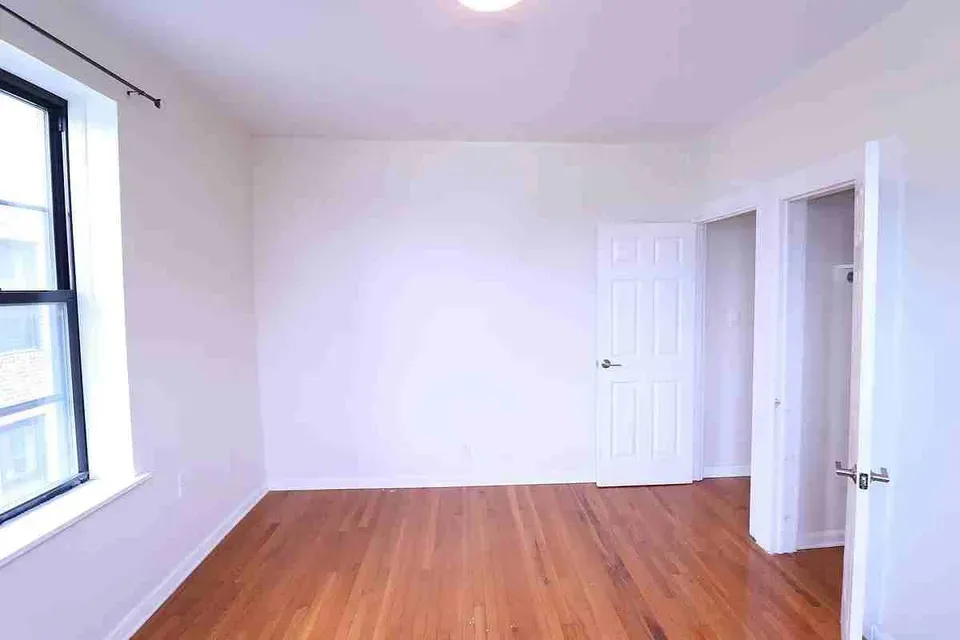 2 Bed 1 Bath Contemporary High-Rise Condo in Queens, NY - 5