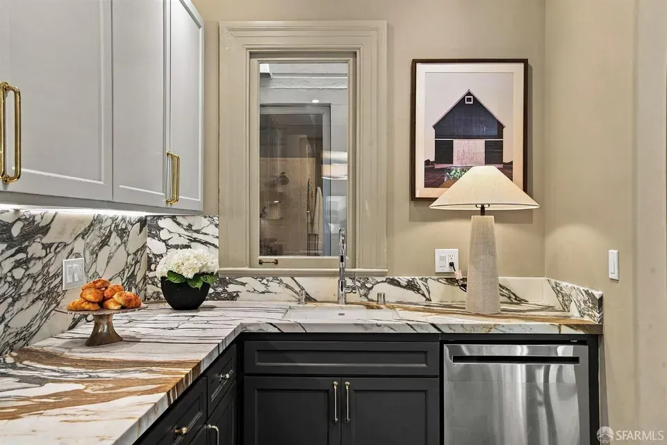 2 Bed 1 Bath Contemporary High-Rise Condo in San Francisco, CA - 5