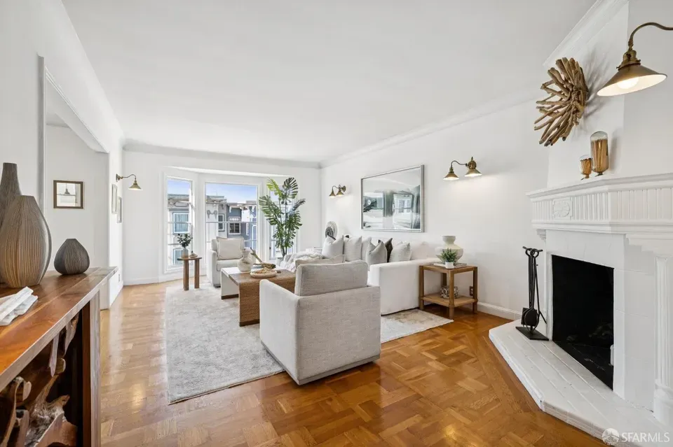 2 Bed 1 Bath Contemporary High-Rise Condo in San Francisco, CA - 4
