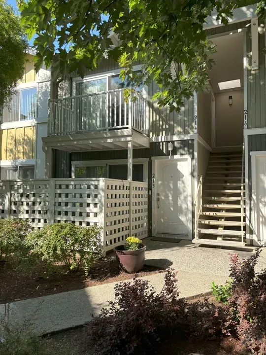 2 Bed 1 Bath Contemporary High-Rise Condo in Santa Cruz, CA