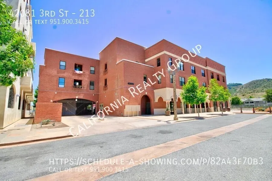 2 Bed 1 Bath Contemporary High-Rise Condo in Temecula, CA