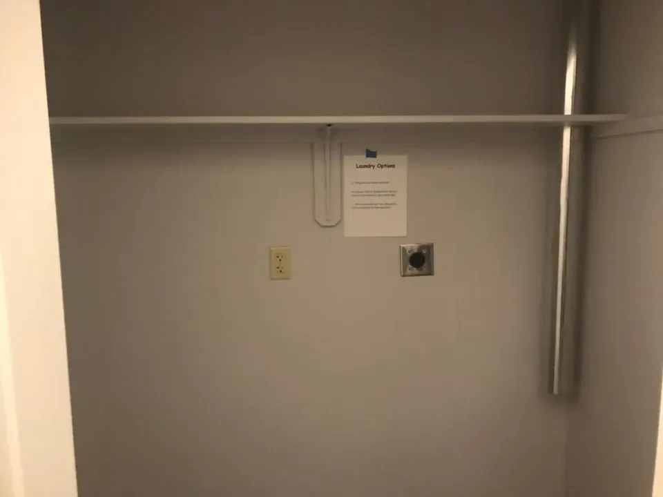 2 Bed 1 Bath Contemporary High-Rise Condo in Topeka, KS - 3