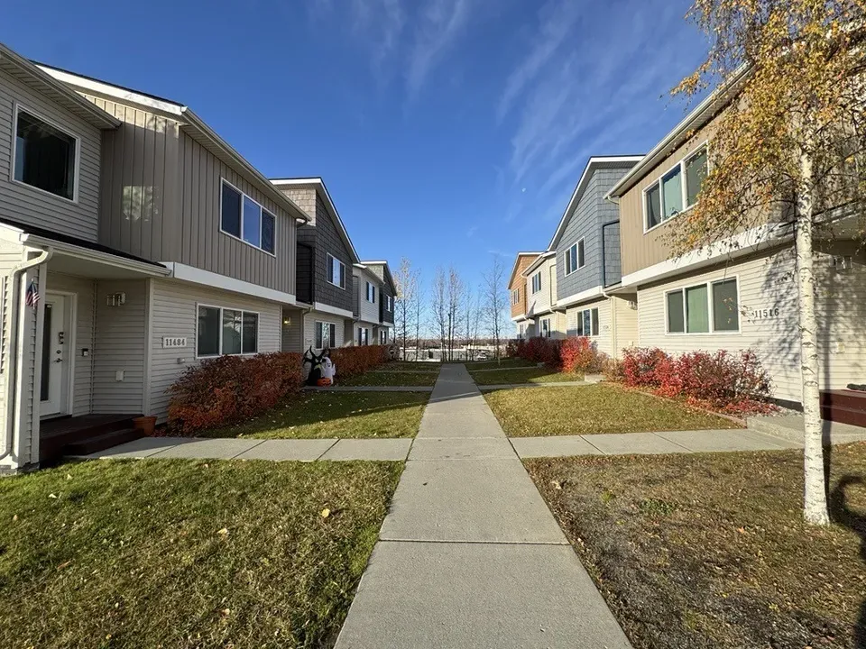 2 Bed 1 Bath Contemporary Multi-Level Townhome in Anchorage, AK - 2
