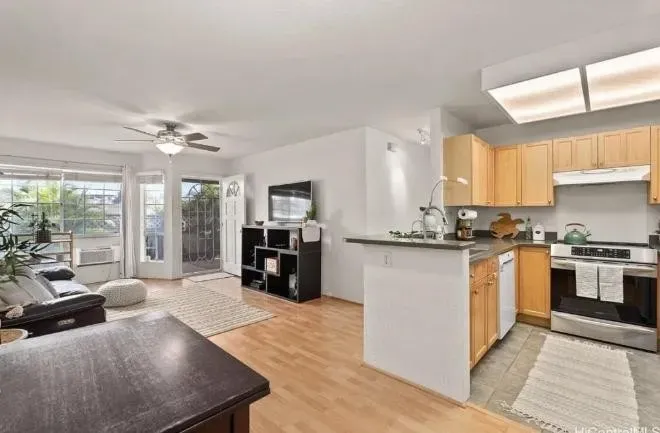 2 Bed 1 Bath Contemporary Multi-Level Townhome in Honolulu, HI - 5