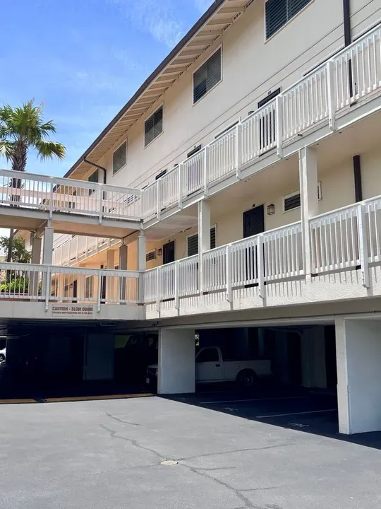 2 Bed 1 Bath Contemporary Multi-Level Townhome in Kailua, HI