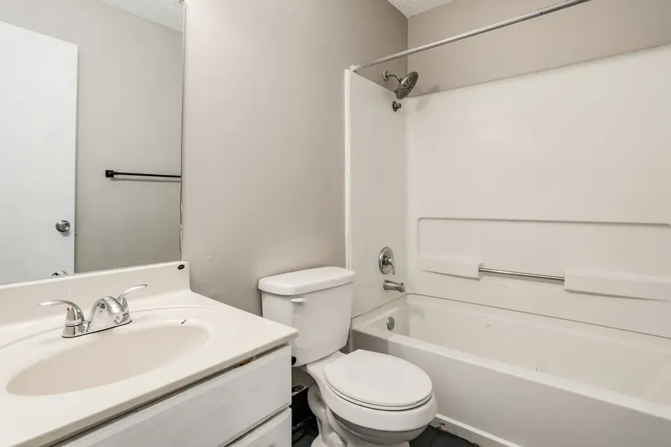 2 Bed 1 Bath Contemporary Multi-Level Townhome in Kansas City, KS - 4