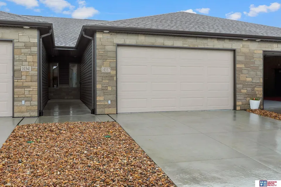2 Bed 1 Bath Contemporary Multi-Level Townhome in Lincoln, NE