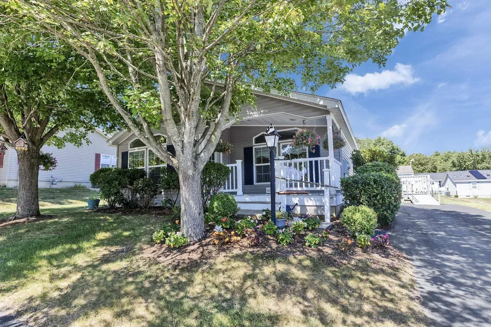 2 Bed 1 Bath Established Contemporary Home in Manchester, NH - 1