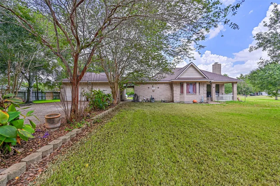 2 Bed 1 Bath Established Contemporary Home in Pearland, TX - 1
